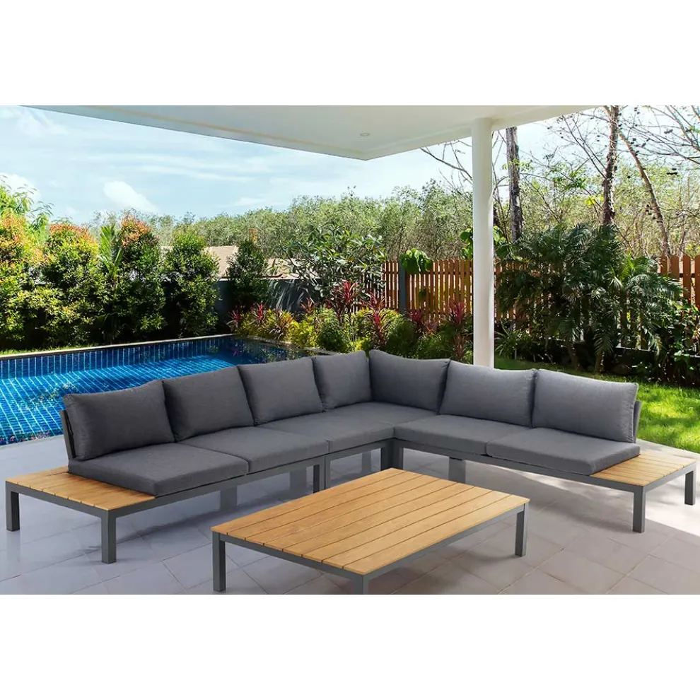 Wohnzimmer im Innen- und Außenbereich, bestehend aus 1 Ecksofa und 1 Couchtisch – Savoir