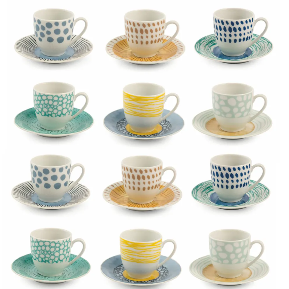 Kaffeetassen mit Untertasse aus farbigem Porzellan 12 Stück - Hintergrund