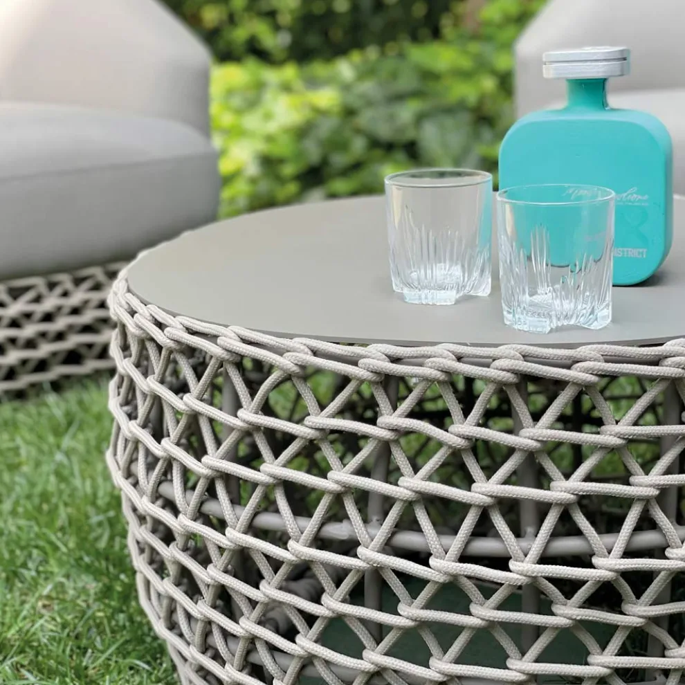 Lounge-Set für den Außenbereich mit gewebtem Stoffsockel - Pixie