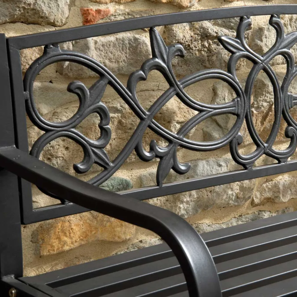 Gartenbank aus Metall mit verschiedenen Oberflächen - Stapler