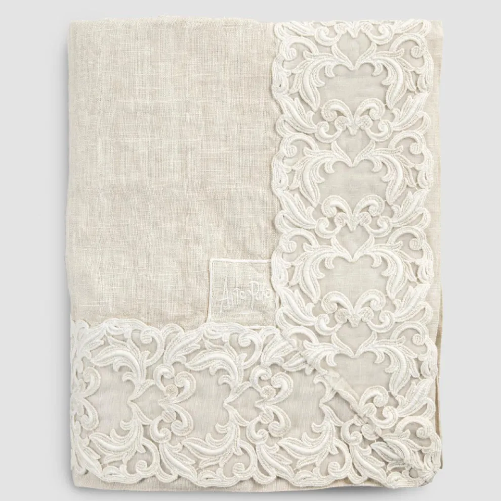 Beige rechteckige Leinentischdecke mit Farnese Luxury Artisan Lace - Kippel