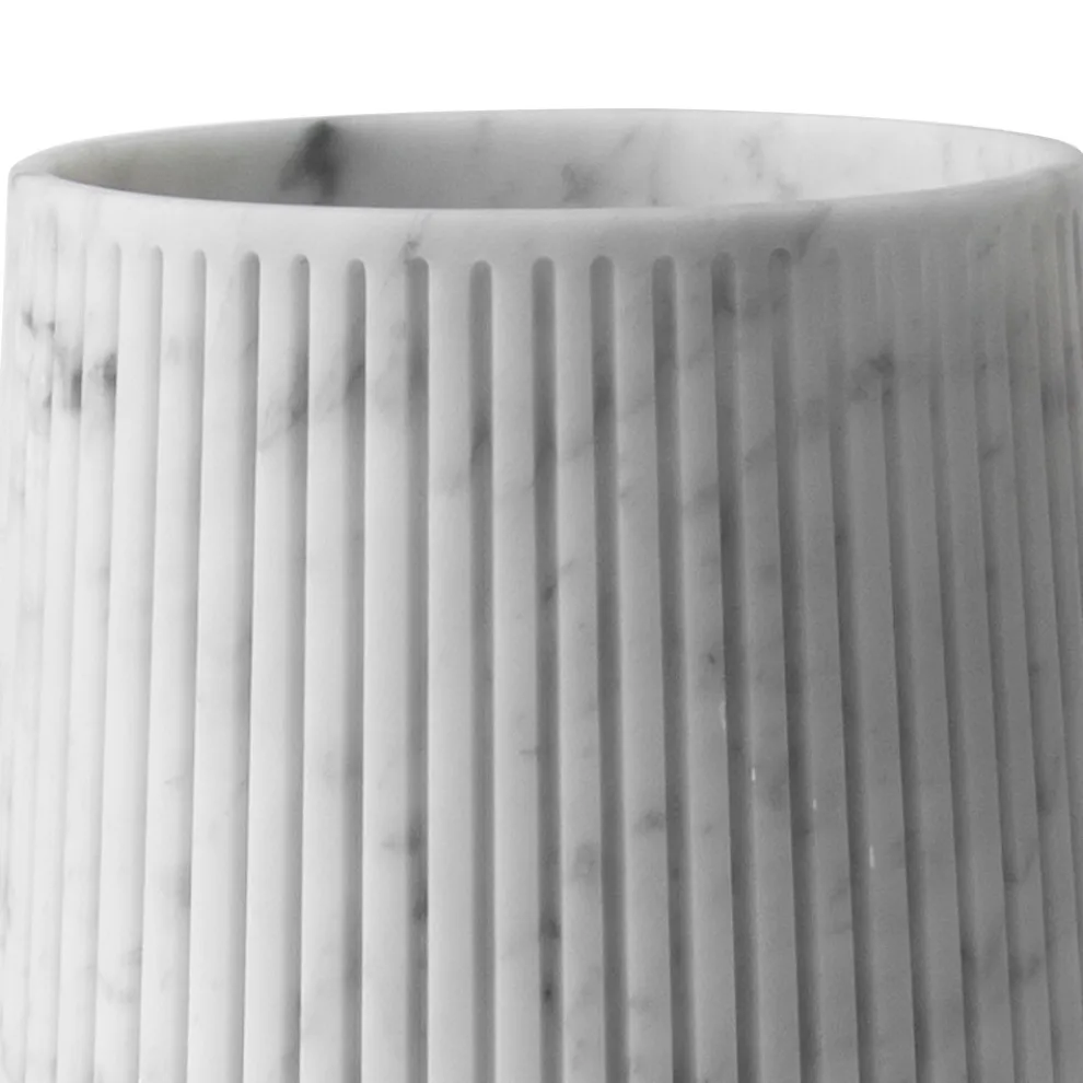 Dekorative Vase aus weißem Carrara-Marmor oder Portoro-Design mit Streifen - Kairo