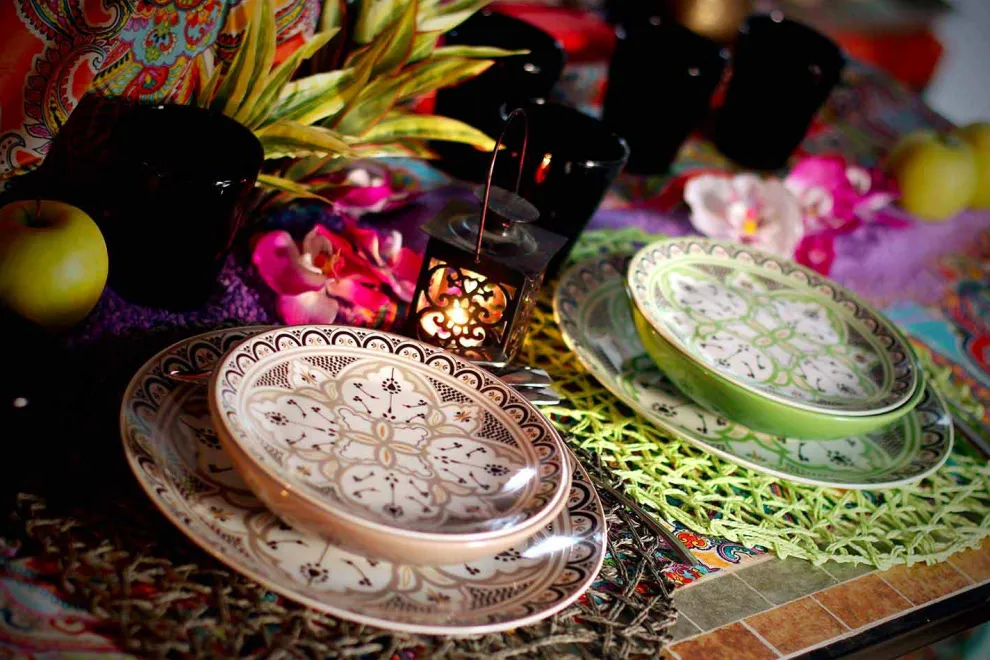 Ethnischer Geschirrservice aus Porzellan und farbigem und modernem Steinzeug 18 Stück - Fez