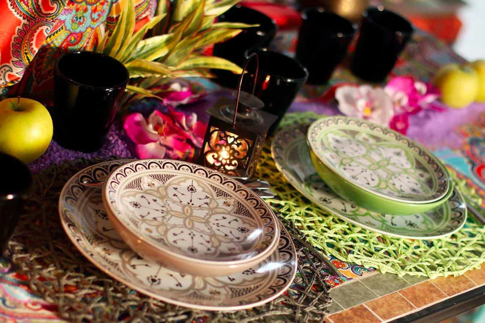 Ethnischer Geschirrservice aus Porzellan und farbigem und modernem Steinzeug 18 Stück - Fez