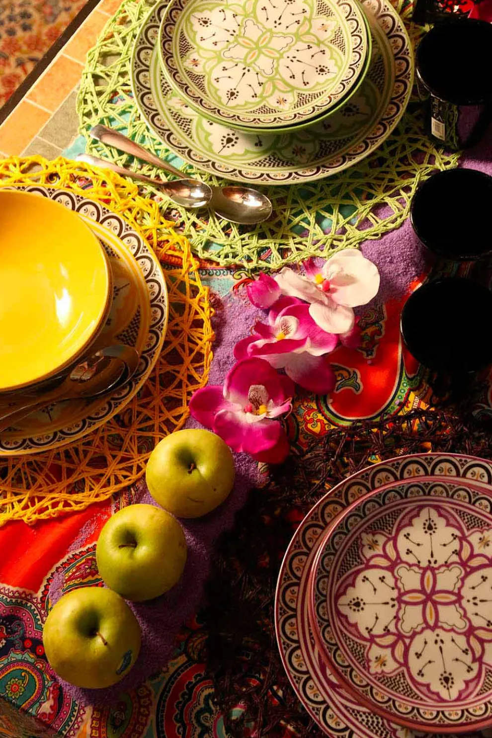 Ethnischer Geschirrservice aus Porzellan und farbigem und modernem Steinzeug 18 Stück - Fez