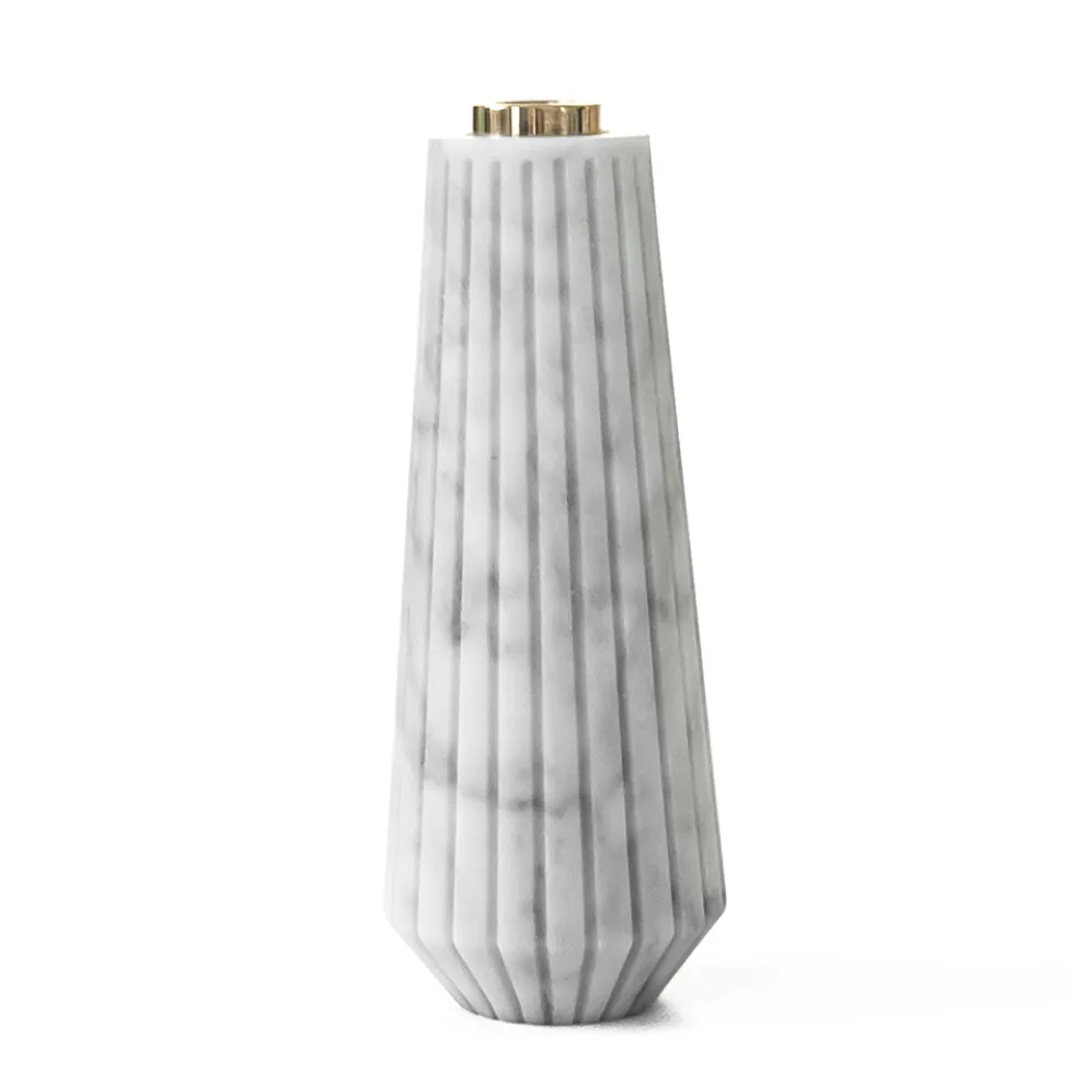 Design-Kerzenhalter aus gestreiftem weißem Carrara-Marmor und Messing - Amenia