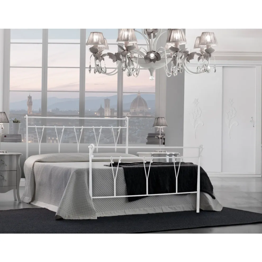 Doppelbett mit Fußteil in verschiedenen Ausführungen, hergestellt in Italien – Ausführung