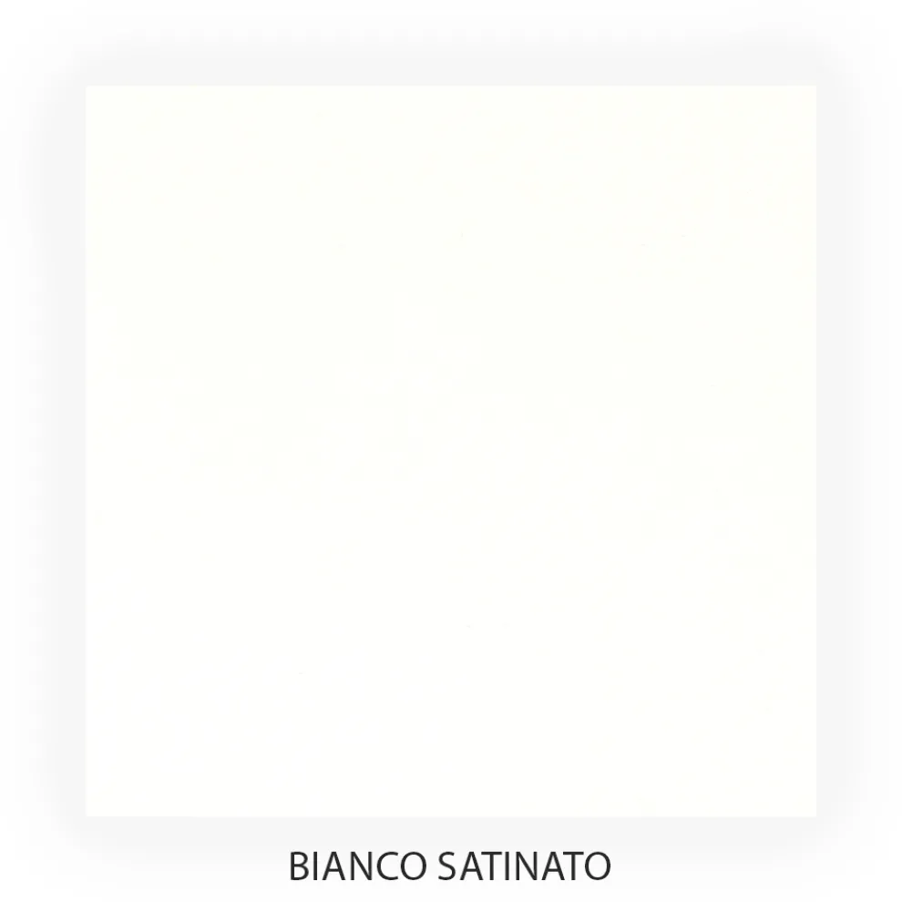 Doppelbett mit Fußteil in verschiedenen Ausführungen, hergestellt in Italien – Ausführung