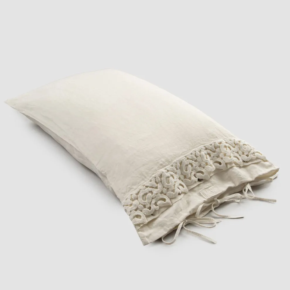 Leinen Kissenbezug mit Poema Spitze und Butter oder schwarzen Schnürsenkeln Made in Italy - Masone