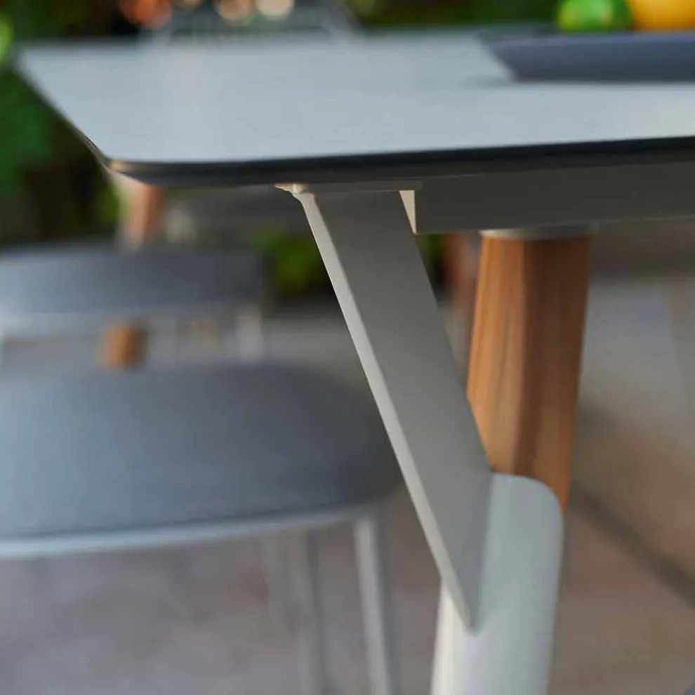 Esstisch HPL Tischplatte und Tischbeine aus Teakholz H75 cm Varaschin Link