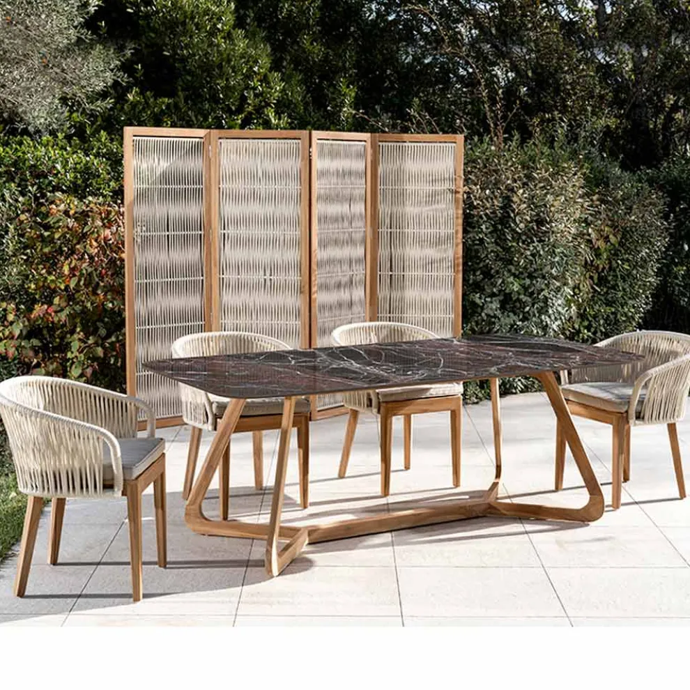 Gartentisch mit Holzsockel und roter Domus-Keramikplatte - Infinity