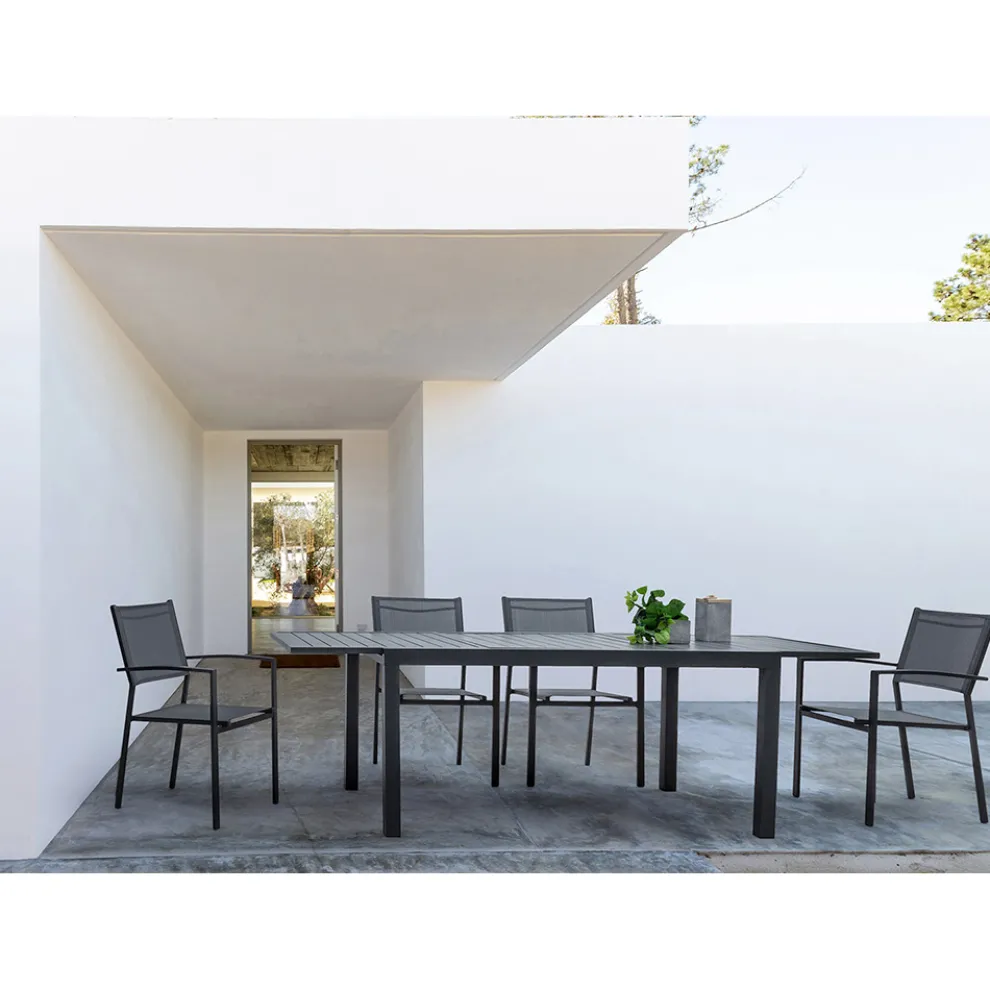 Ausziehbarer Gartentisch Bis 240 cm in Weiß oder Turteltaube Aluminium - Franz