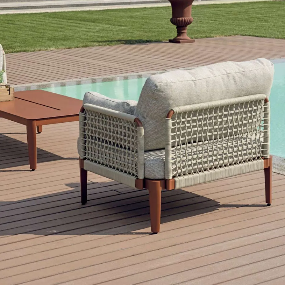 Wohnzimmer, bestehend aus 2 Sesseln, 1 Sofa und Couchtisch aus Aluminium - Symphony