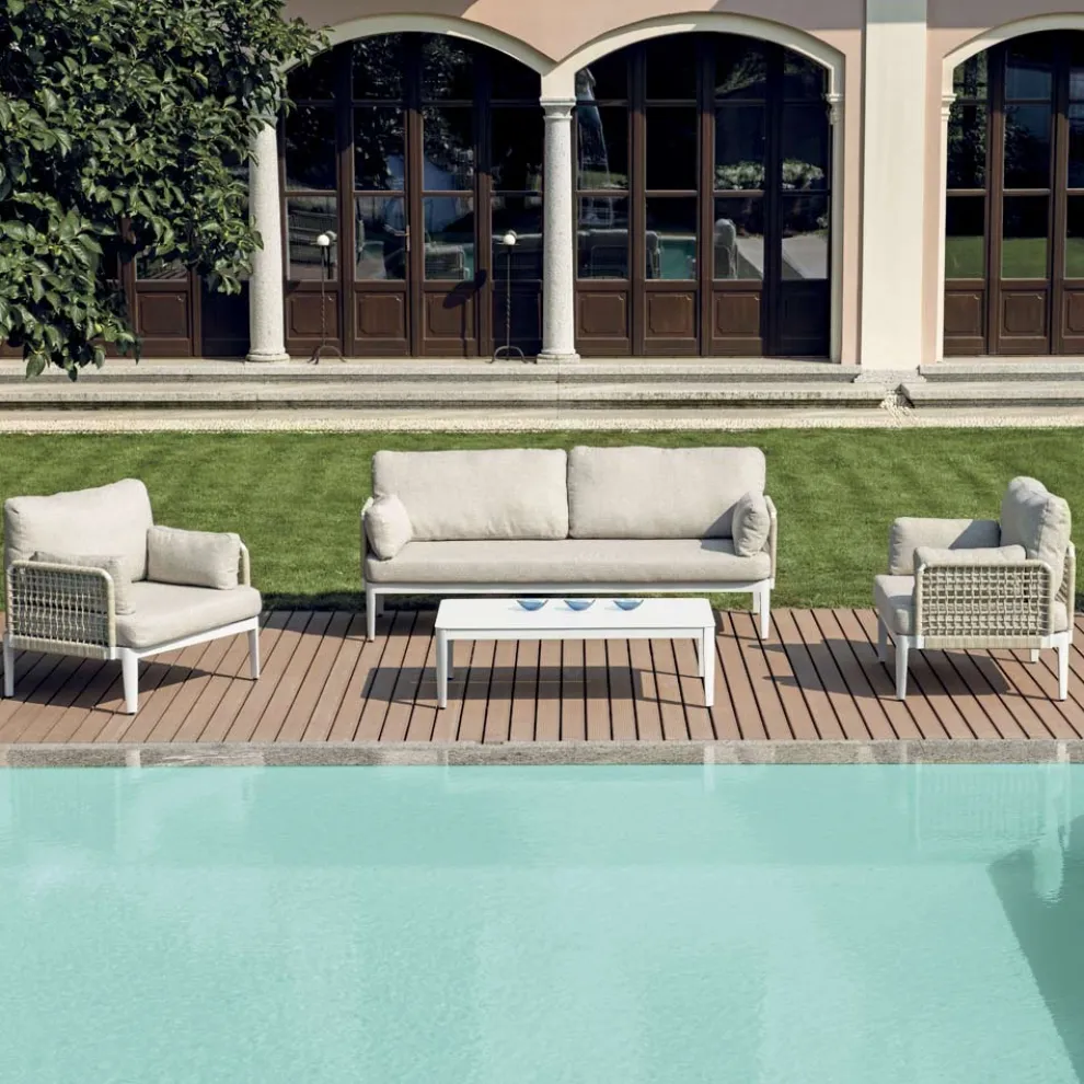 Wohnzimmer, bestehend aus 2 Sesseln, 1 Sofa und Couchtisch aus Aluminium - Symphony