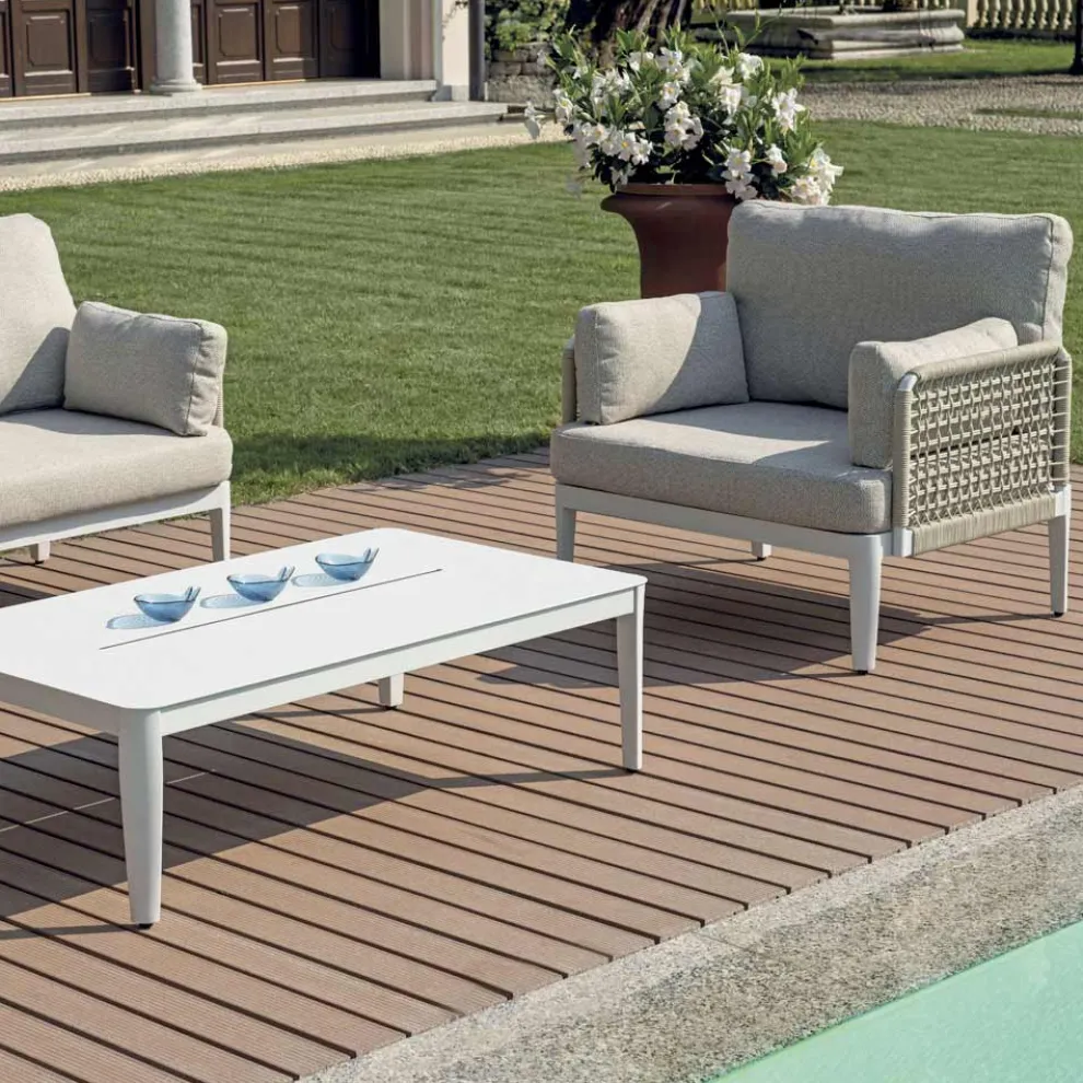 Wohnzimmer, bestehend aus 2 Sesseln, 1 Sofa und Couchtisch aus Aluminium - Symphony