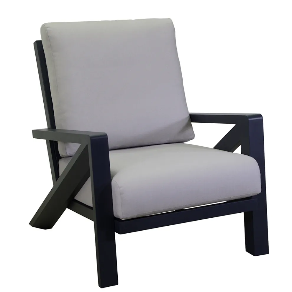 Wohnzimmer, bestehend aus Sofa, Couchtisch und Sesseln mit Fußstütze - Anschlagtafel