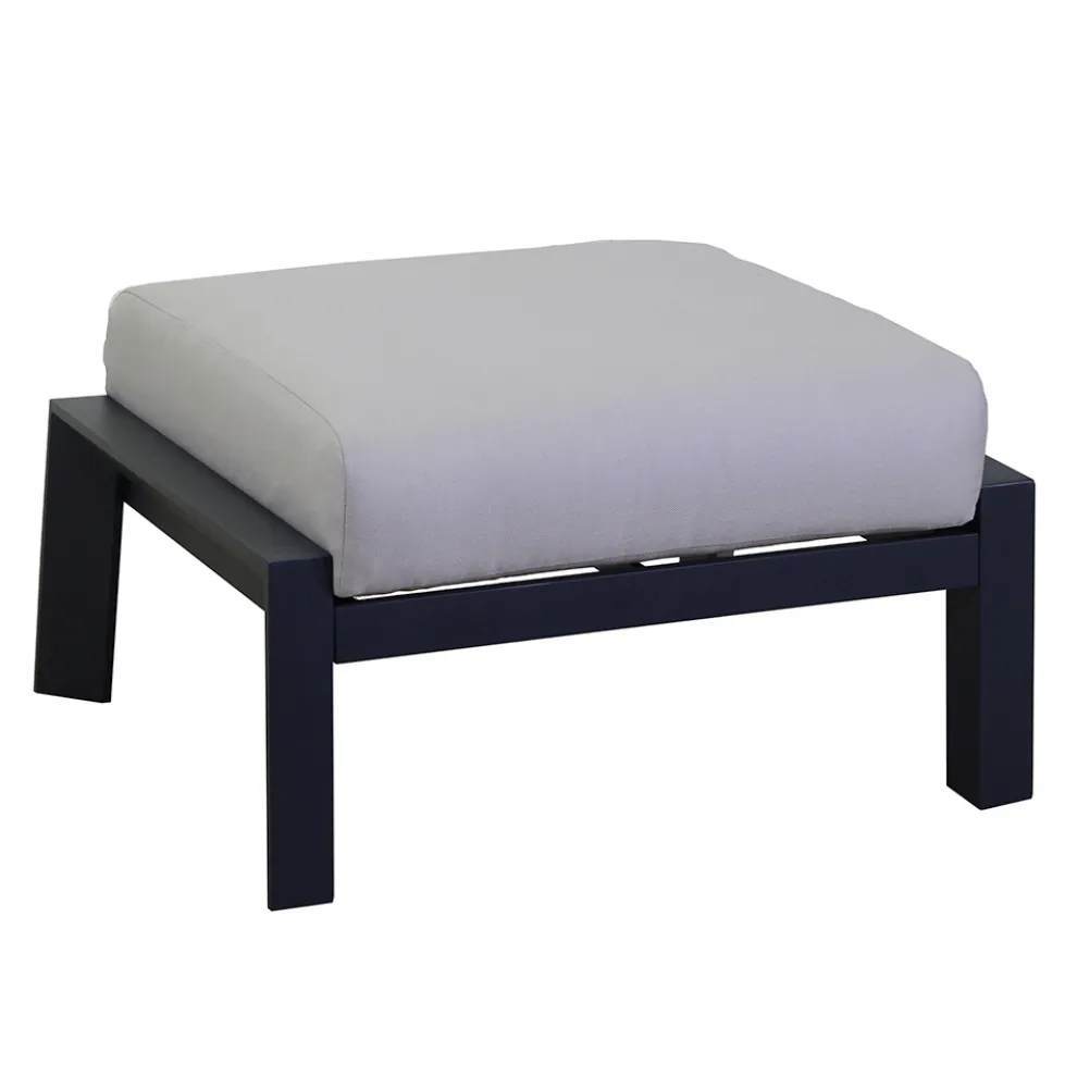 Wohnzimmer, bestehend aus Sofa, Couchtisch und Sesseln mit Fußstütze - Anschlagtafel