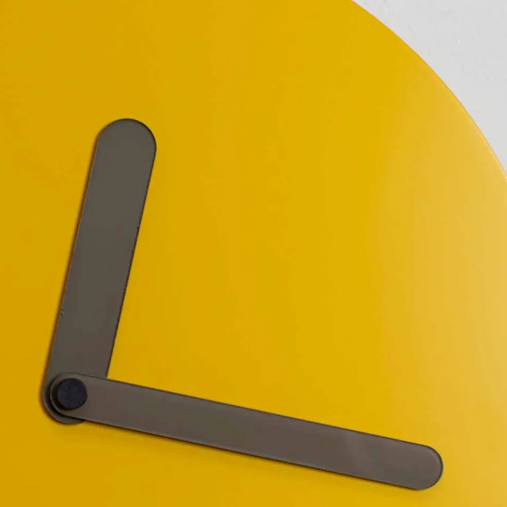 Moderne Wanduhr in Ockerholz rundes Design Made in Italy - Amaltea