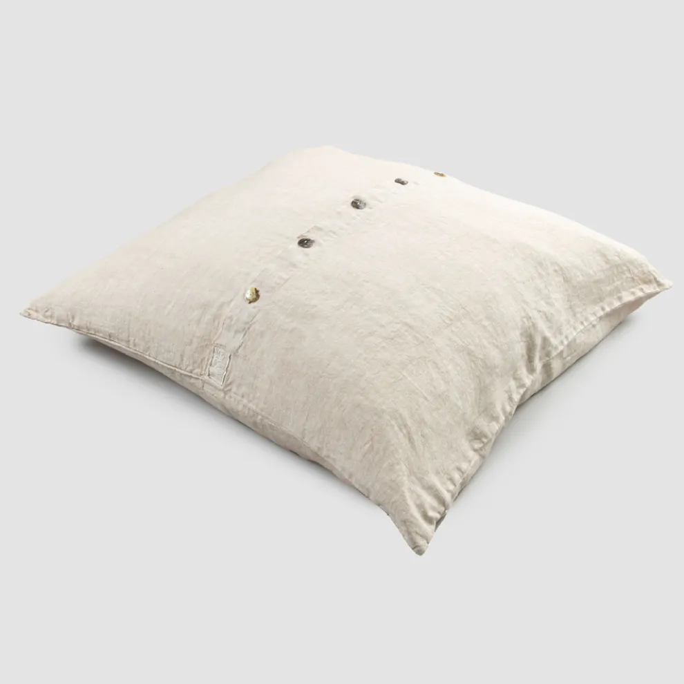 Quadratischer Kissenbezug aus schwerem farbigem Leinen mit Knöpfen in Agoya - Mittelmeer