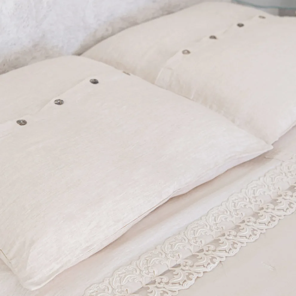 Quadratischer Kissenbezug aus schwerem farbigem Leinen mit Knöpfen in Agoya - Mittelmeer