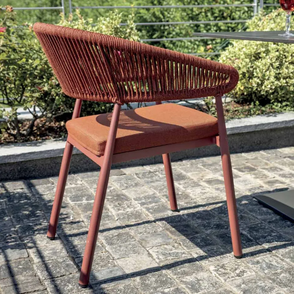 Stapelbarer Aluminiumstuhl mit Seilkissen und Rückenlehne - Frescultura