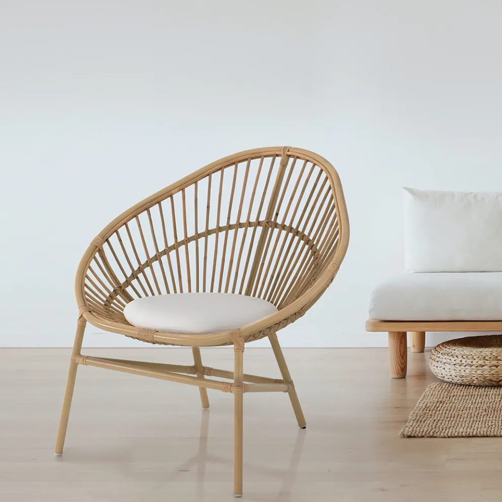 Outdoor- und Indoor-Sessel aus Rattan und Baumwollkissen – Ecrire