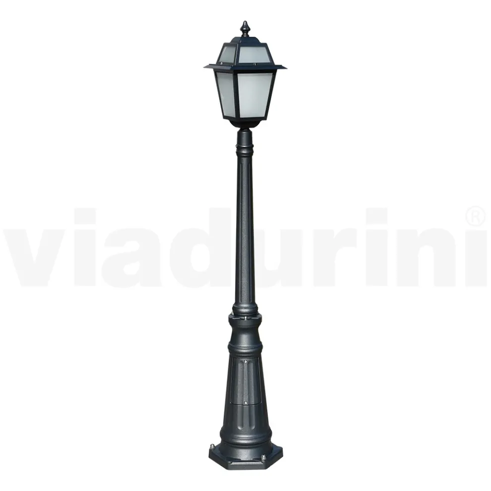 152 cm hohe Gartenlampe aus anthrazitfarbenem Aluminium und sandgestrahltem Glas - Elric
