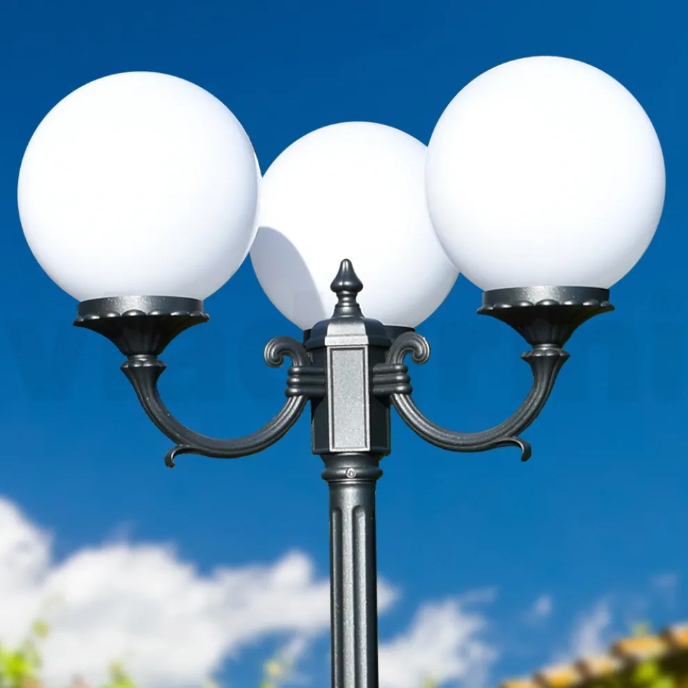 212 cm hohe Straßenlaterne aus Acryl und anthrazitfarbenem Aluminium. Hergestellt in Italien - Trovaantracite