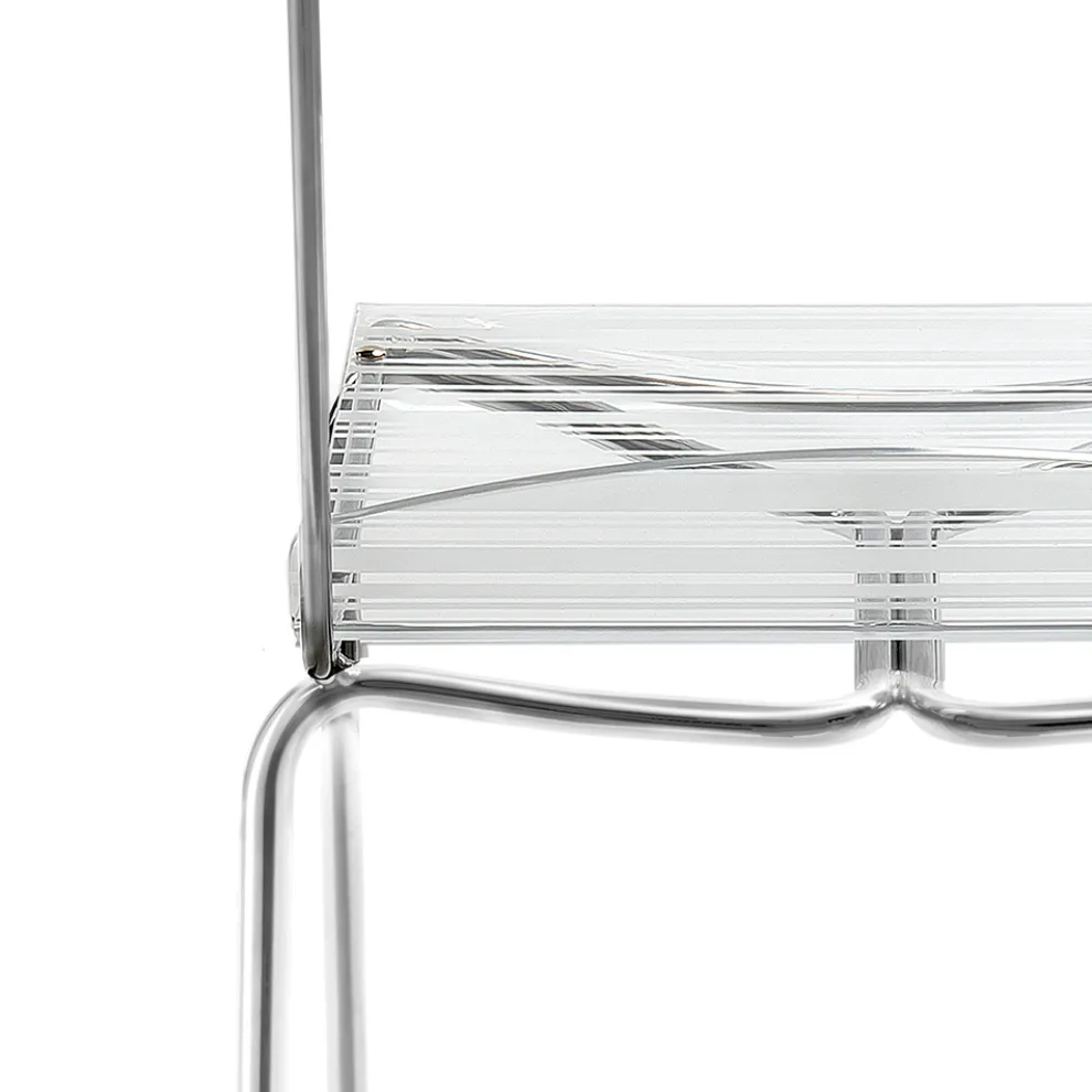 2 stapelbare Stühle aus Plexiglas und Eisen, hergestellt in Italien – Timon