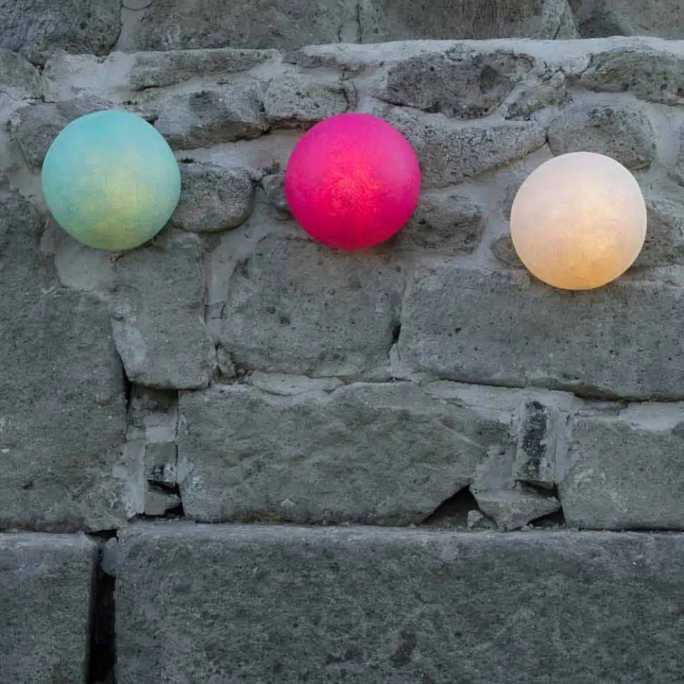 Außenwandleuchte In-es.artdesign Button Out in farbigem Nebulite