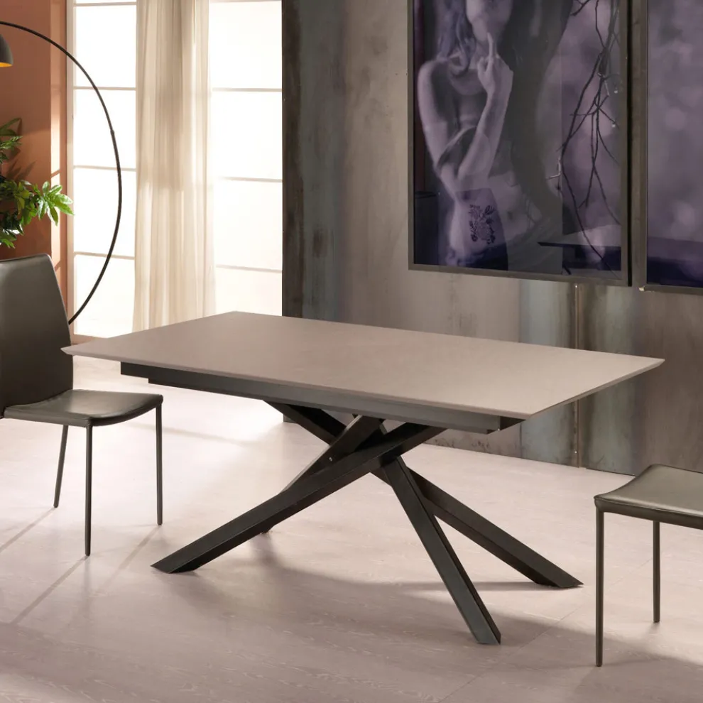 Ausziehbarer Designtisch mit Metallbeinen, Lucera