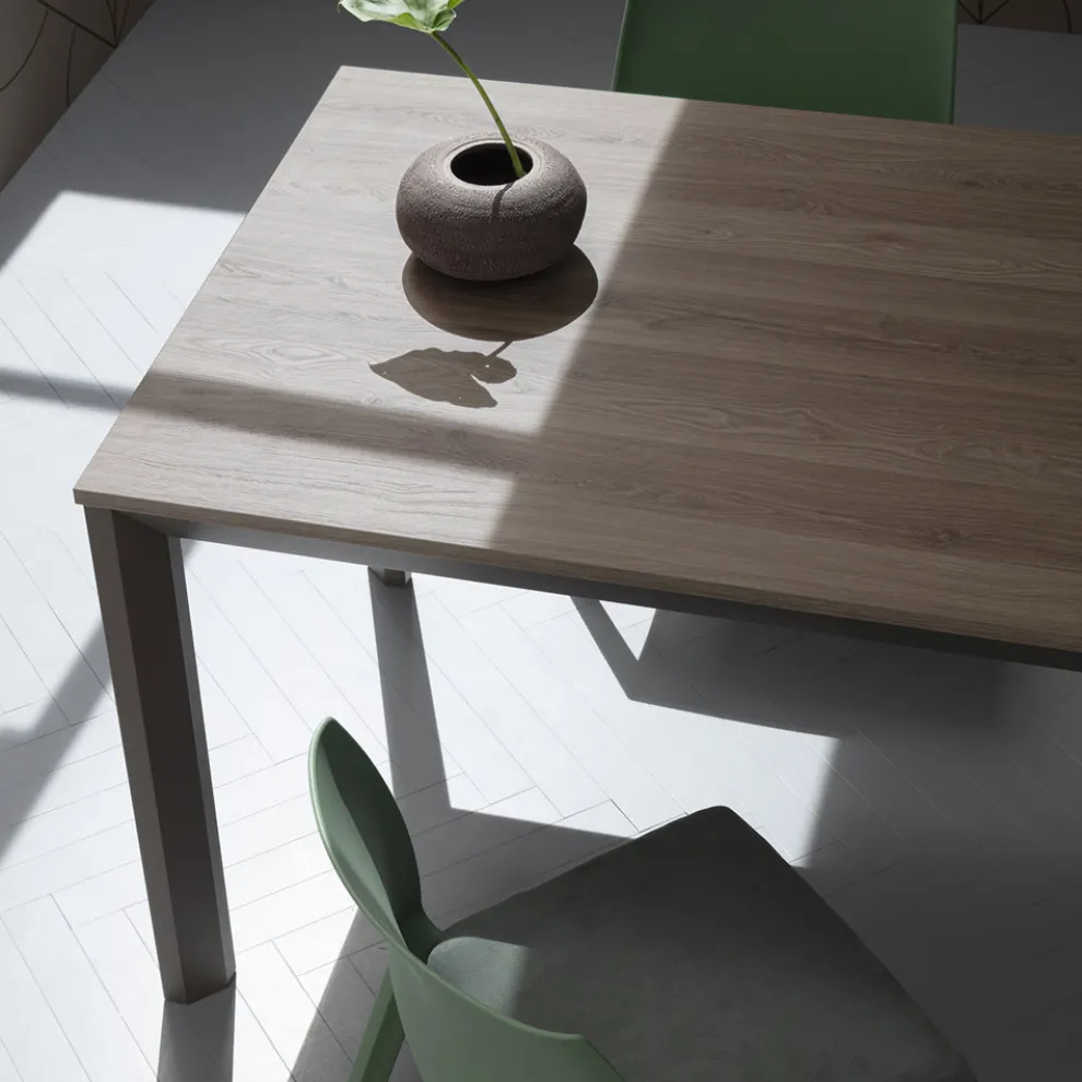 Ausziehbarer Tisch bis 240 cm Platte aus farbigem HPL Made in Italy - Filiberto