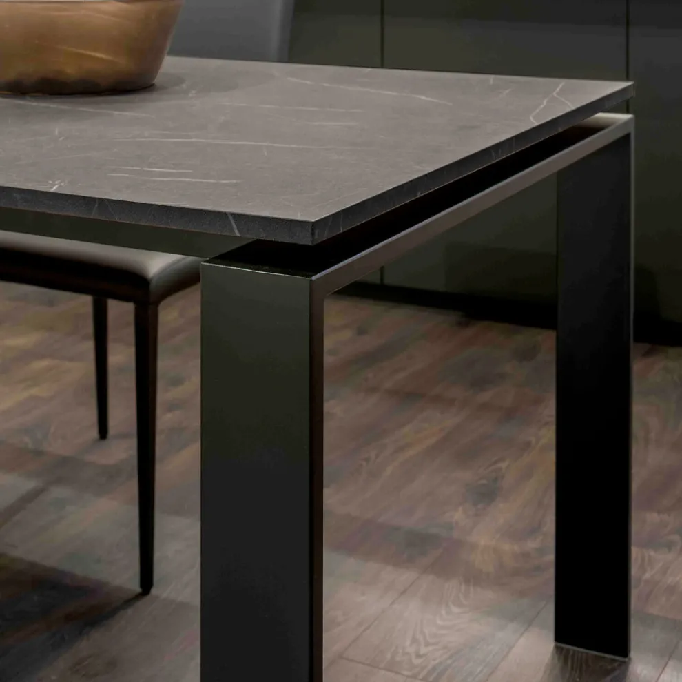 Ausziehbarer Tisch 310 cm mit Laminatplatte und Metallgestell - Spilla