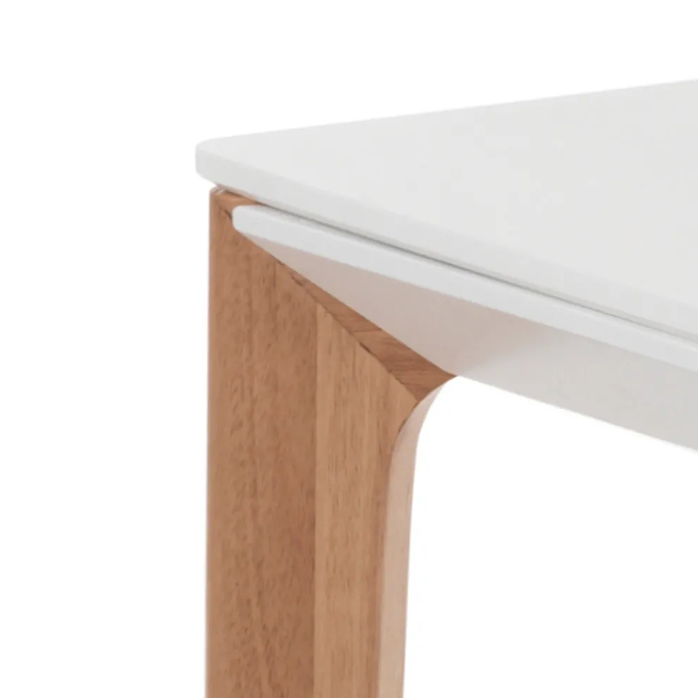Ausziehbarer Tisch auf 180 cm mit Beinen aus massiver Eiche und rutheniumfarbenem Holz