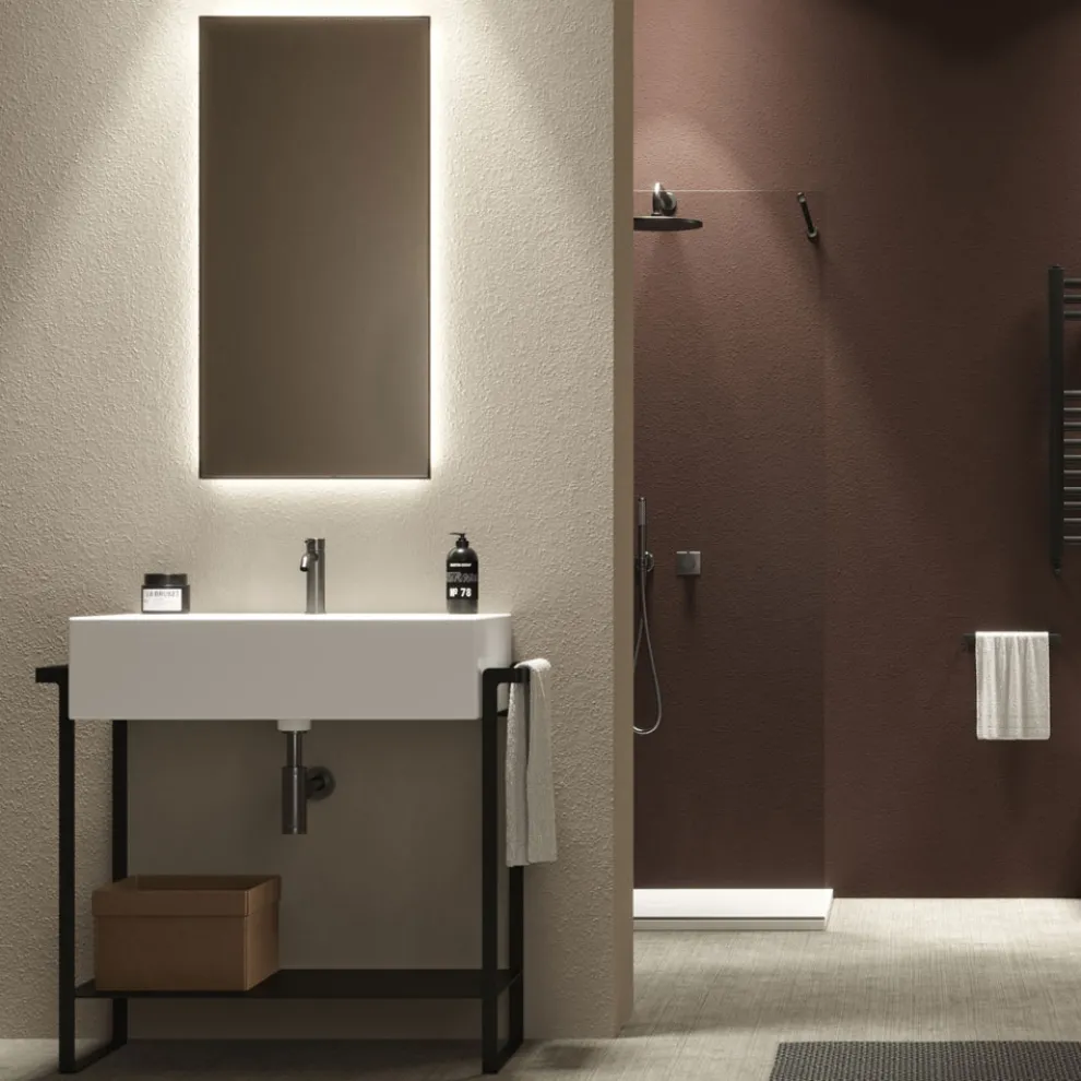 Badezimmer-Komposition Waschbecken aus Keramik und Sockel aus Stahl Made in Italy - Quadro