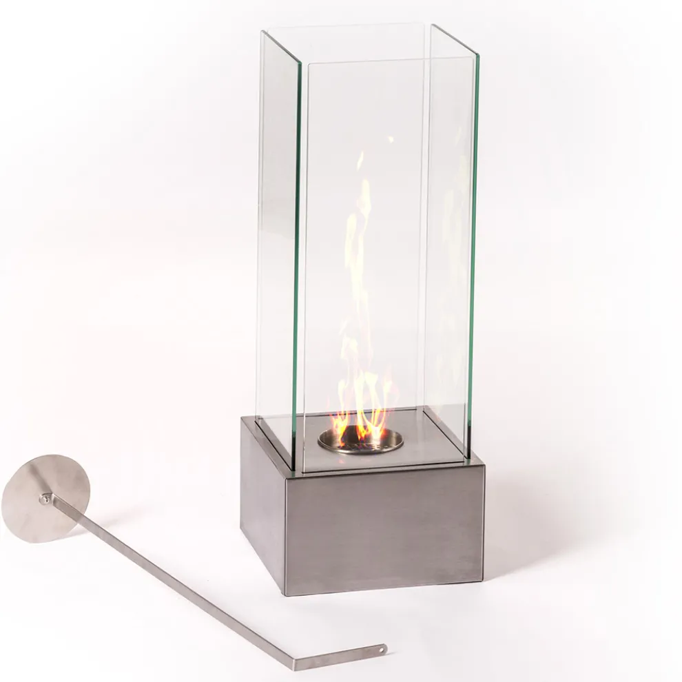 Bioethanol-Bodenkamin aus gehärtetem Glas mit Metallsockel - Ziggy