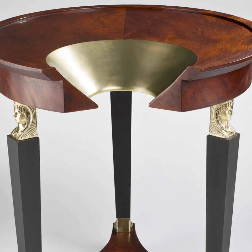 Couchtisch, Tischplatte aus Glas und Dekorationen aus Messing, Venere