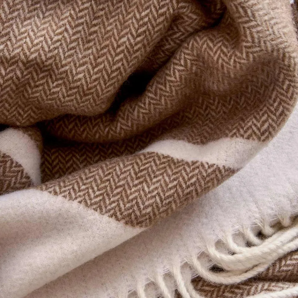 Ultraweiches und flauschiges Plaid aus Wollmischung, hergestellt in Italien – Caldoso