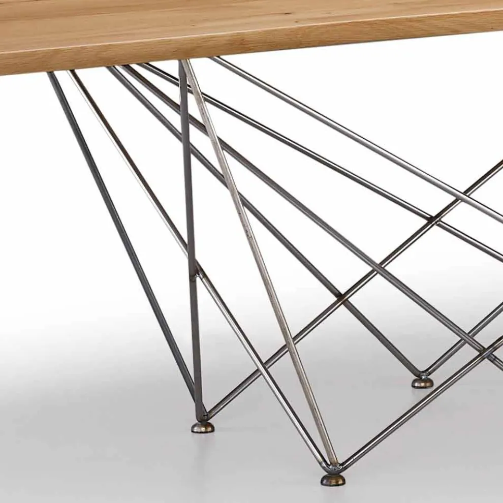 Design Esstisch mit einer Platte aus Holz und einem Gestell aus Metall, Esperia