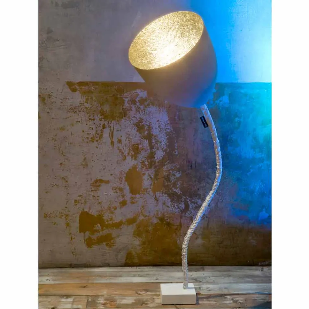 Design Stehleuchte In-es.artdesign Blume Gemalter Beton