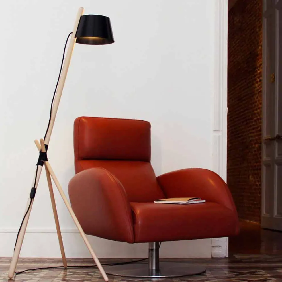 Design Stehleuchte aus Buchenholz und lackiertem Metall - Avetta