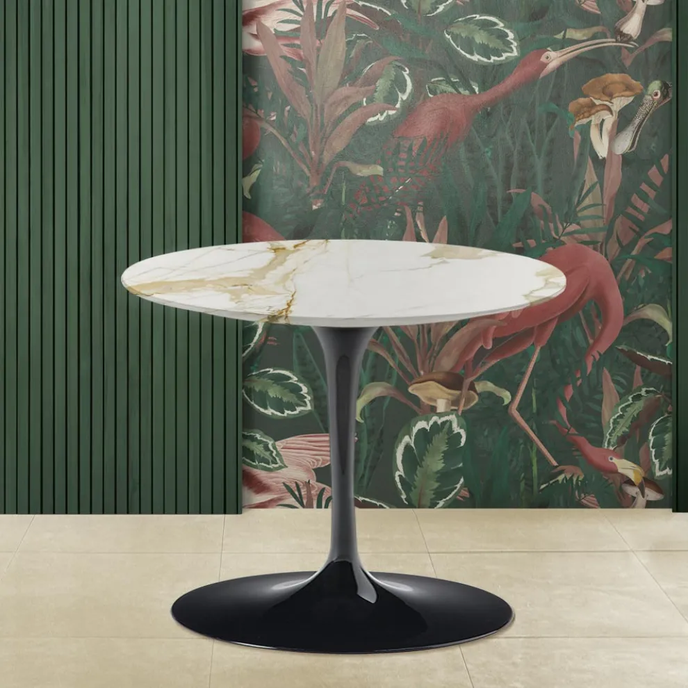 Eero Saarinen H 39 Couchtisch mit goldener Calacatta-Marmorplatte, hergestellt in Italien – Scarlet
