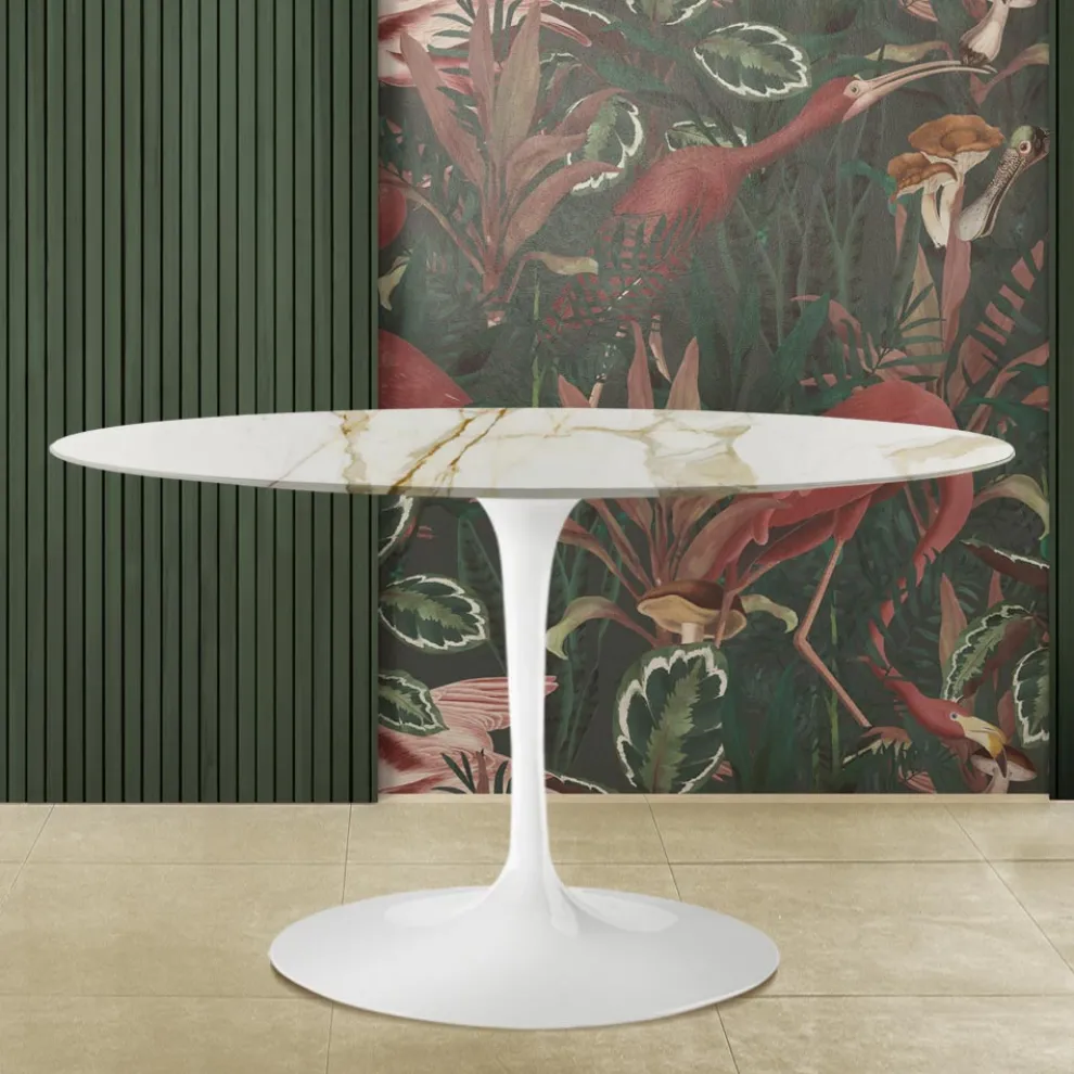 Eero Saarinen Tisch H 74 mit ovaler Platte aus goldenem Calacatta-Marmor Made in Italy - Scharlachrot