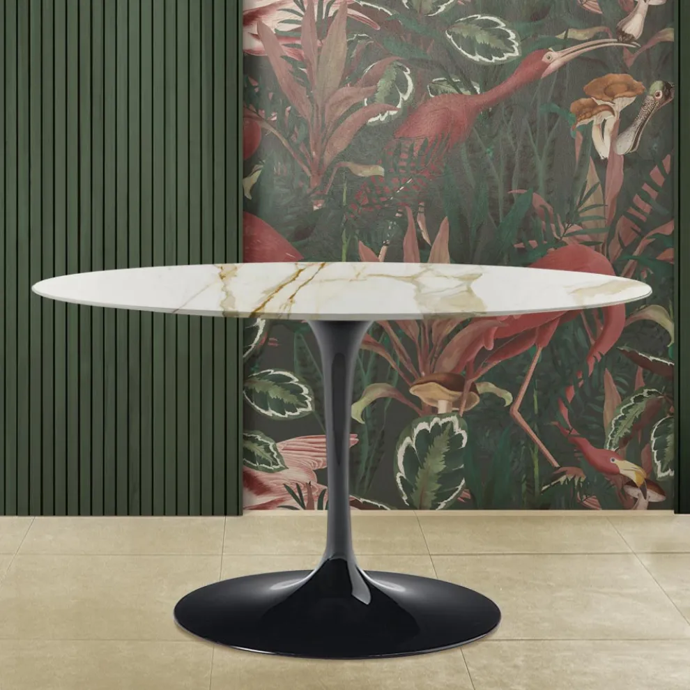 Eero Saarinen Tisch H 74 mit ovaler Platte aus goldenem Calacatta-Marmor Made in Italy - Scharlachrot