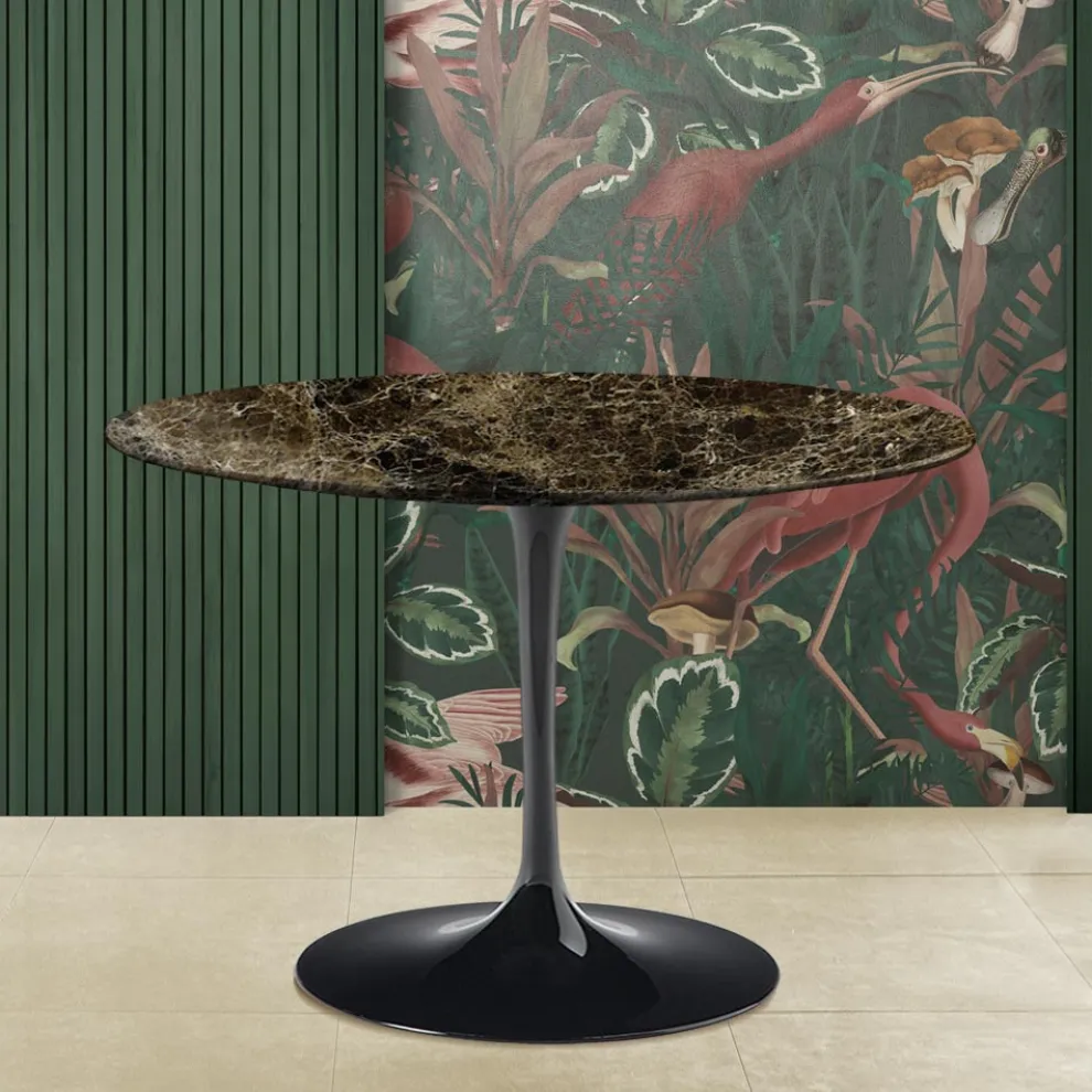 Eero Saarinen Tulip Tisch H 74 mit runder Platte aus dunklem Marmor Emperador - Scharlachrot