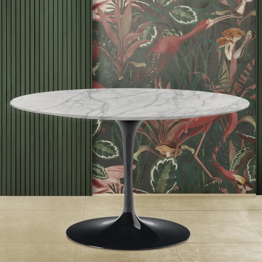 Eero Saarinen Tulip Tisch H 74 mit runder Platte aus Carrara Statuarietto Marmor - Scharlachrot