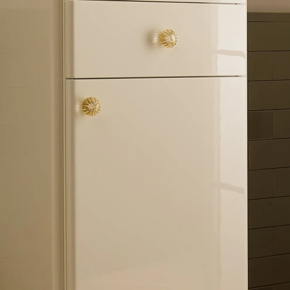 Einfarbige Vitrine mit internen Glasböden, hergestellt in Italien – Candy