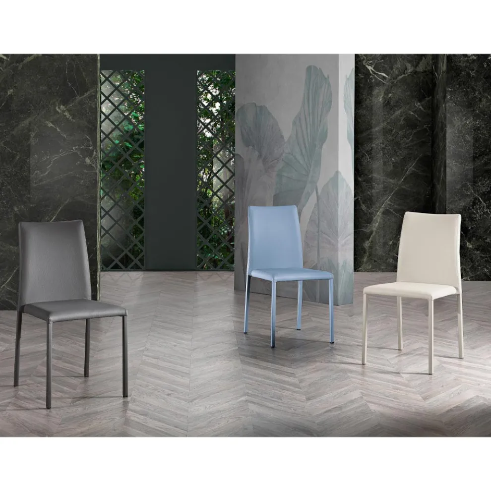Eleganter moderner Designstuhl aus farbigem Kunstleder für das Wohnzimmer - Grenger
