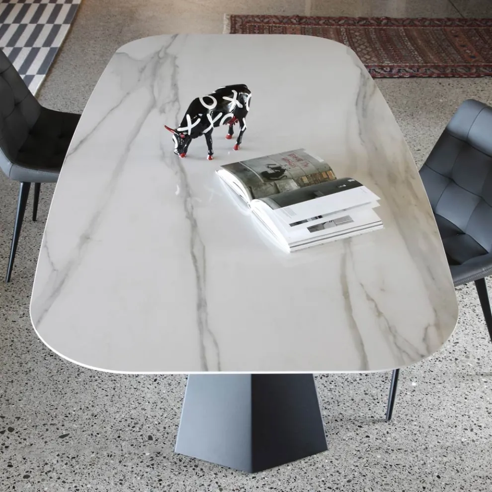 Elliptischer Esstisch aus Stahl und polierter Keramik Florim - Gelsino