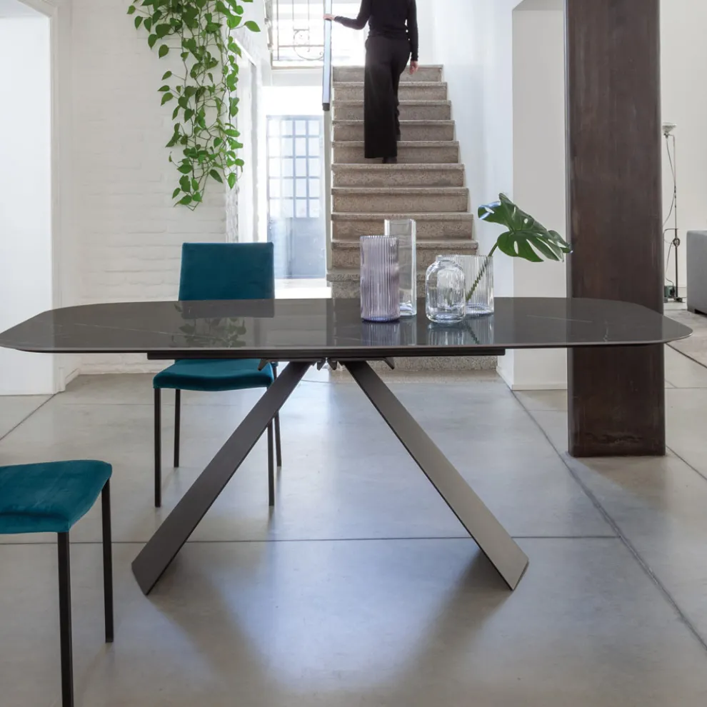 Elliptischer Esstisch aus Stahl und polierter Keramik Florim - Gelsino